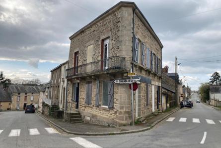 Maison à Courcité