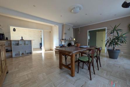 Grande maison familiale de 240 m² avec dépendance aménagée, Terrain clos de 1 100 m²