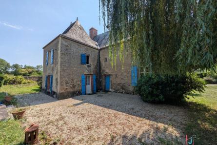 Ancien presbytère du XVe siècle, pierres et caractère