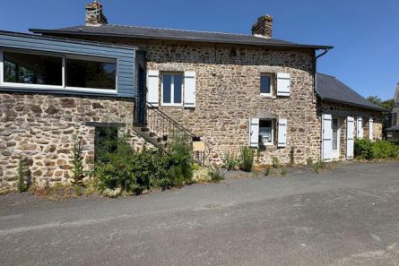 Ensemble de deux maisons en pierre à Montflours