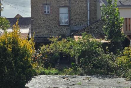 Maison à Montsûrs