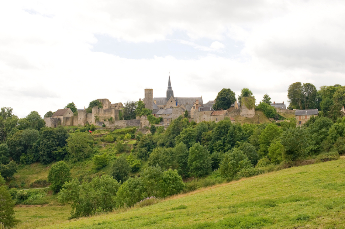Sainte-Suzanne, petite commune de caract&egrave;re, en Mayenne
