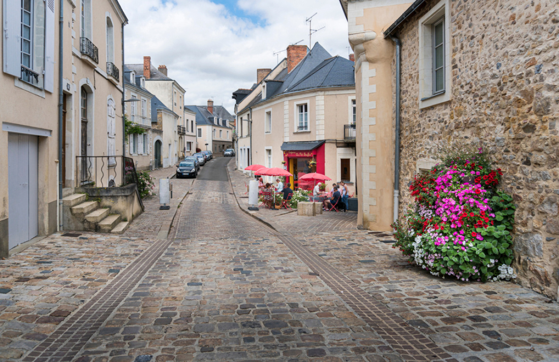 Maisons dans la commune de Sabl&eacute;-sur-Sarthe, dans le d&eacute;partement de la Sarthe