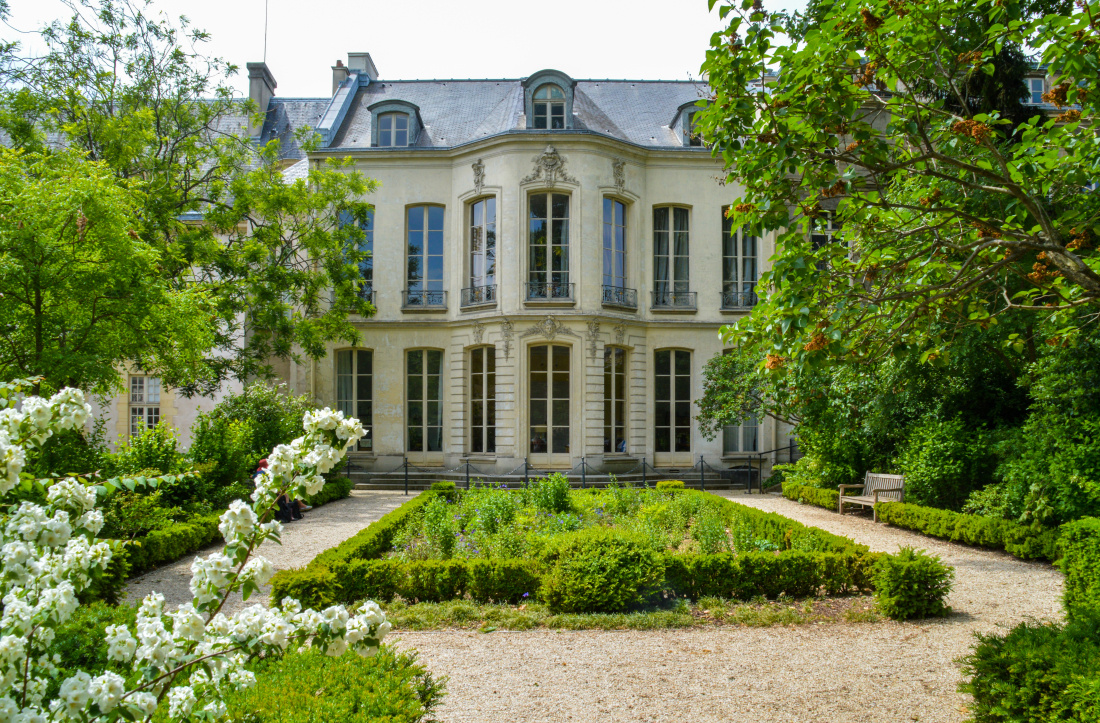 Une belle demeure entour&eacute;e de son parc arbor&eacute;