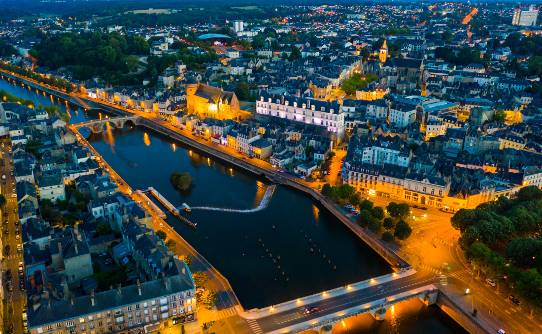 Vue a&eacute;rienne de la ville de Laval