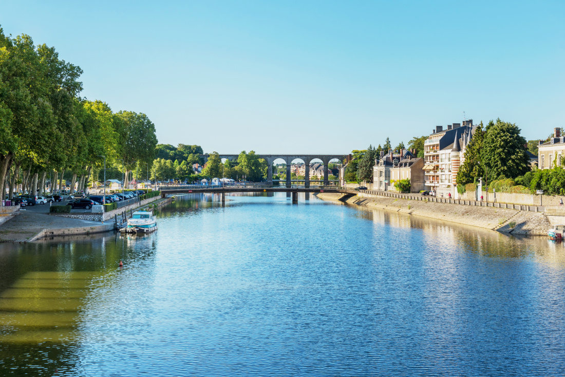 La rivi&egrave;re la Mayenne, traverse la ville de Laval