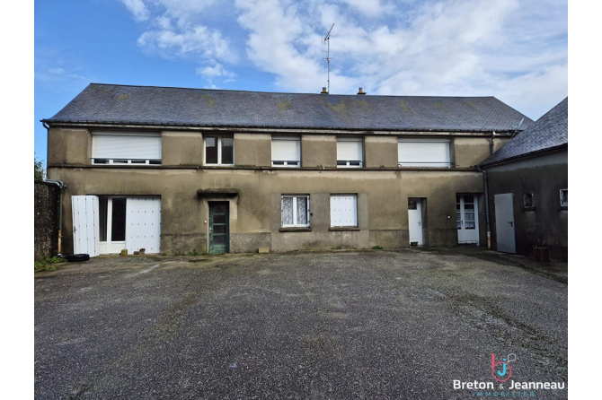 Building in Lassay Les Chateaux