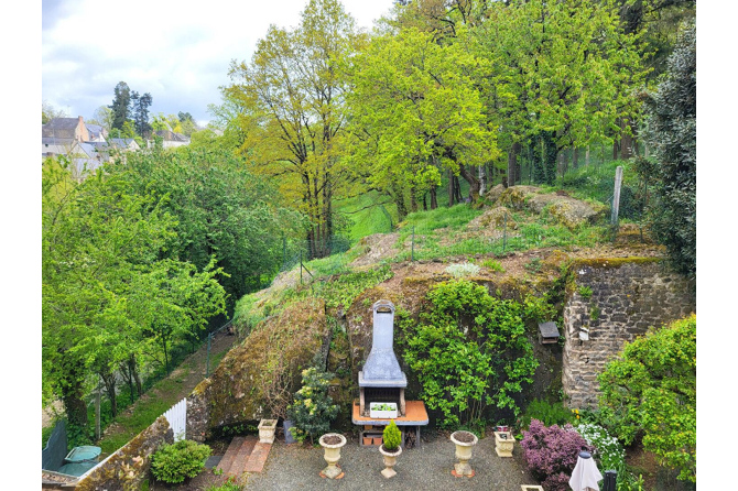 Maison à Montsurs