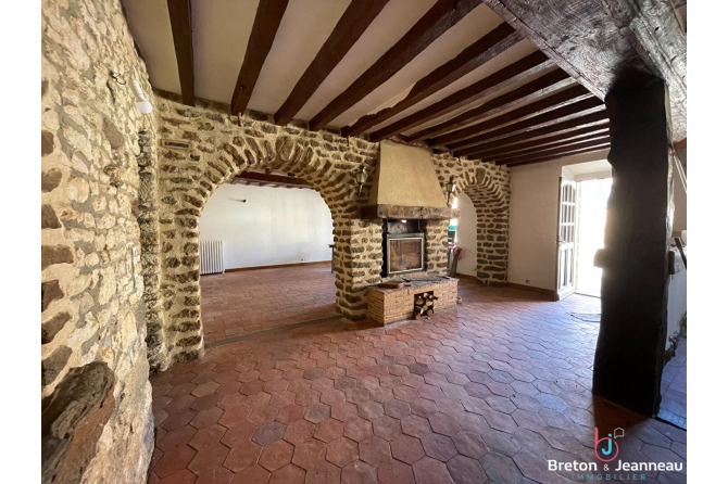 Maison en pierres à Neuvillalais 72
