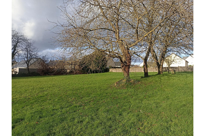 Terrain constructible de 2579 m² à La Chapelle Janson