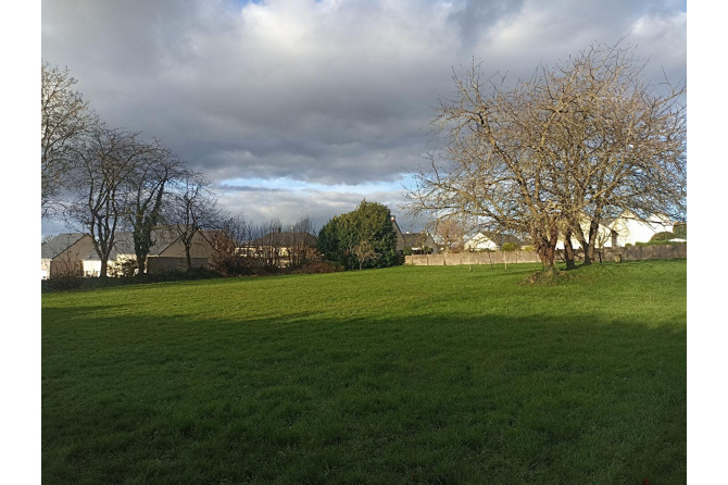 Terrain constructible de 2579 m² à La Chapelle Janson