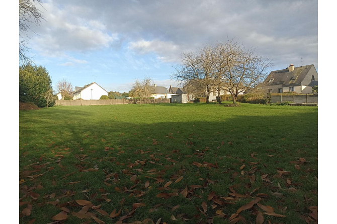 Terrain constructible de 2579 m² à La Chapelle Janson