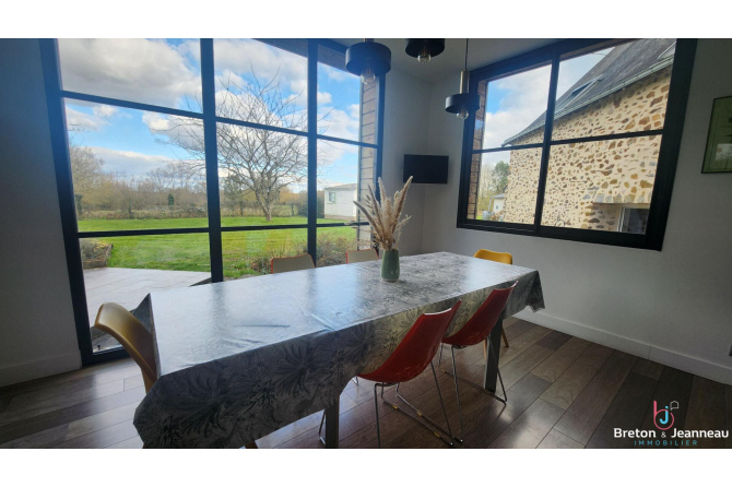 Magnifique Maison en Pierres avec Piscine  À 15 min de Laval