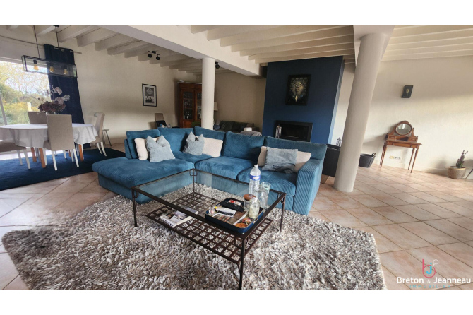Magnifique Maison en Pierres avec Piscine  À 15 min de Laval