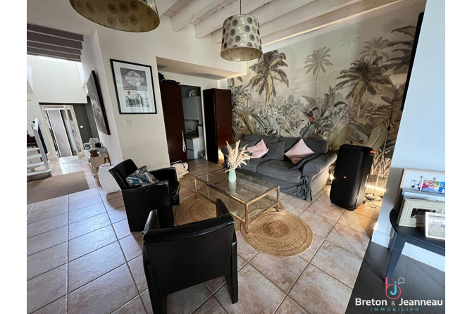 Magnifique Maison en Pierres avec Piscine  À 15 min de Laval