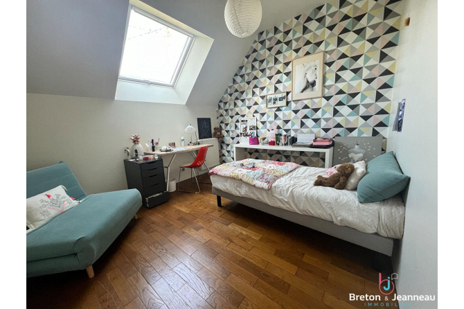 Magnifique Maison en Pierres avec Piscine  À 15 min de Laval
