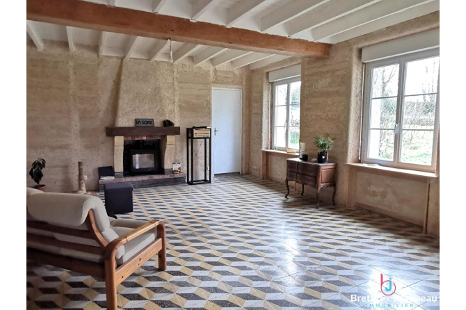 Maison sur 1 hectare secteur Bais