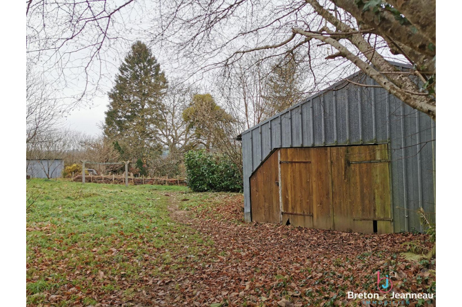 Maison sur 1 hectare secteur Bais