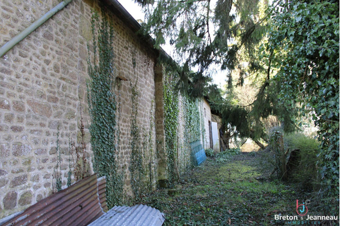 Maison à rénover en campagne à 6,5 Km d'Ernée