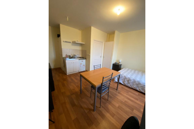 Studio near station in Laval
