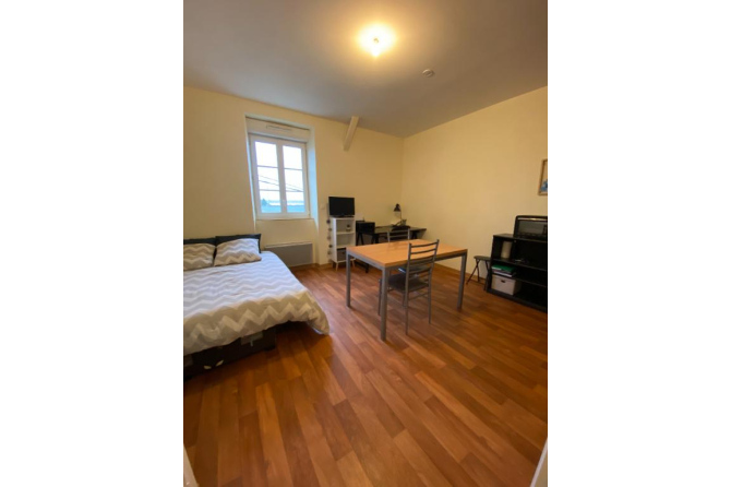 Studio near station in Laval