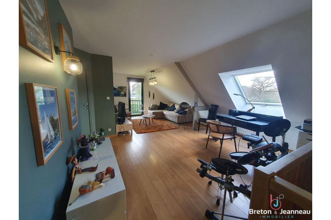 Belle Maison Familiale sur Grand Terrain, environnement Recherché aux Portes de Laval