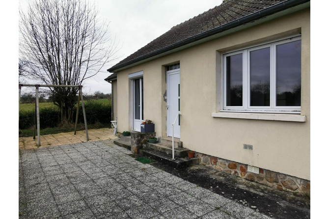 Maison de plain-pied sur près d'un hectare secteur Bais