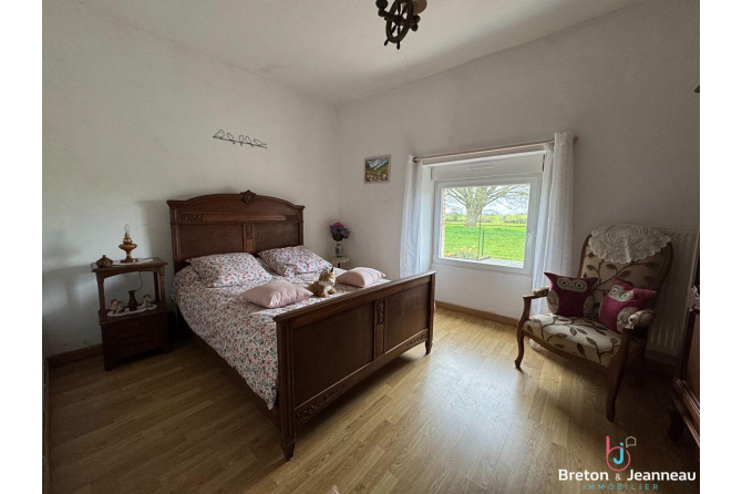 Maison sur 1ha 87 secteur Château-Gontier
