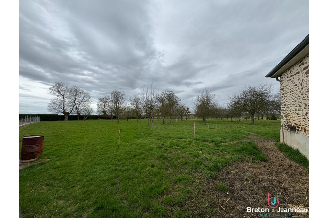 Maison sur 1ha 87 secteur Château-Gontier
