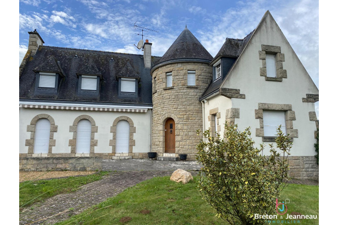MAISON LECOUSSE  206 m² env  avec 7600 m² env.