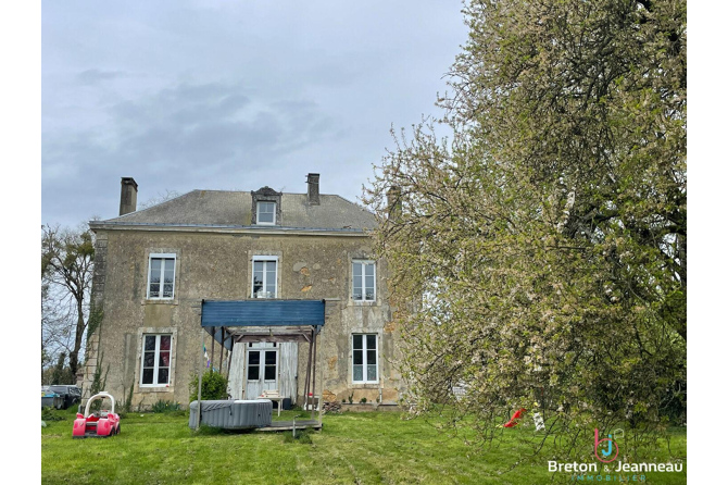 Ancien Presbytère à Chassilé