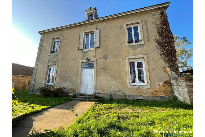 Ancien Presbytère à Chassilé