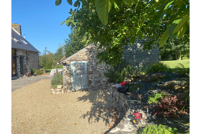 Longère sans voisins secteur Ambrières-les-Vallées