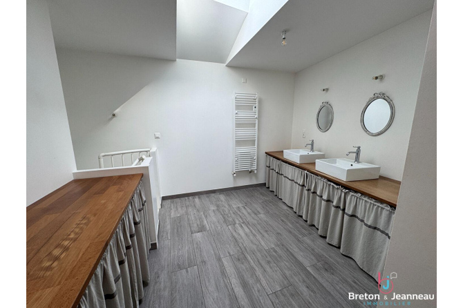 Maison Laval - Quartier Saint Pierre le Potier