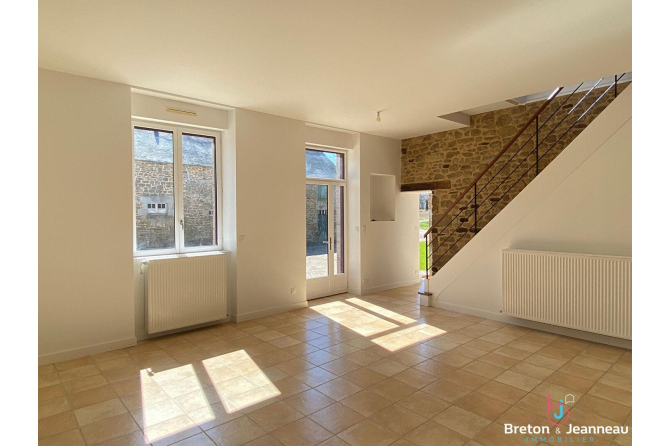 Maison rénovée 139 m² à St Germain en Cogles 35