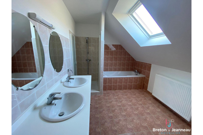 Maison rénovée 139 m² à St Germain en Cogles 35