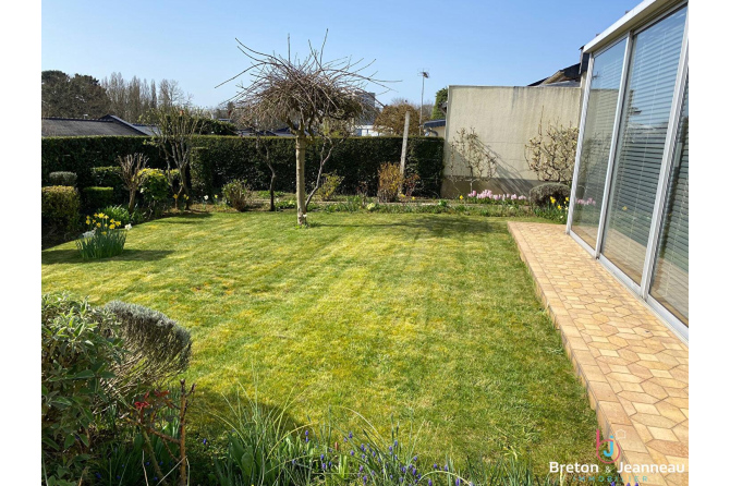 FOUGERES MAISON PLEIN PIED AVEC JARDIN ET GARAGE