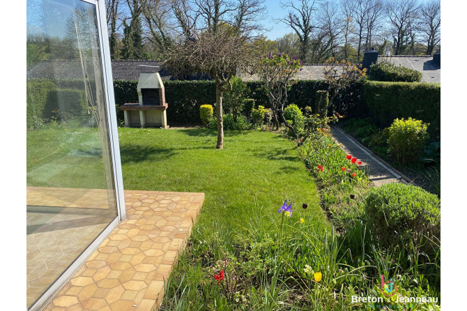 FOUGERES MAISON PLEIN PIED AVEC JARDIN ET GARAGE