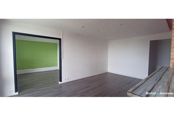 Appartement T4 à Fougères, loué.