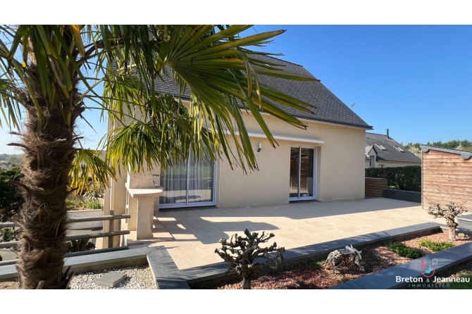 Maison à Montigné le Brillant