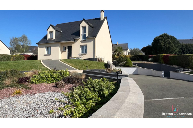 Maison à Montigné le Brillant