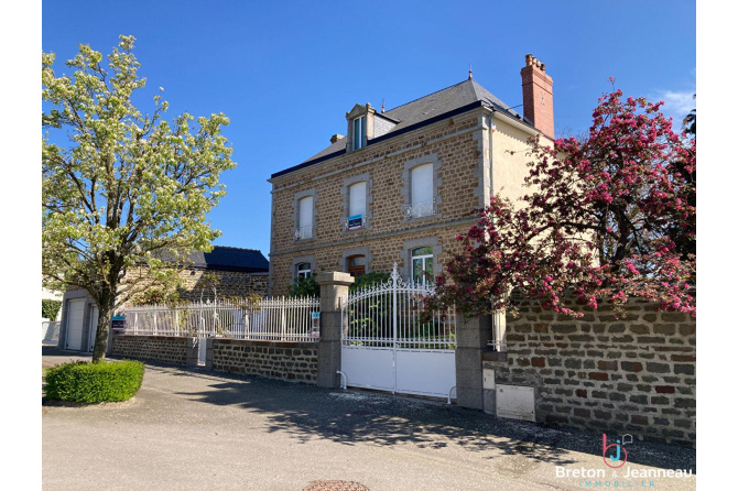 Maison avec dépendances à Javron Les Chapelles