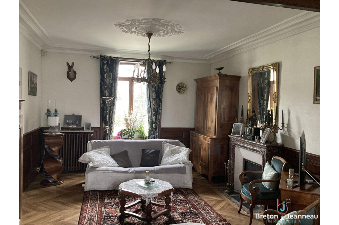 Maison avec dépendances à Javron Les Chapelles