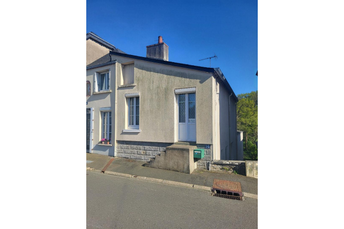 Maison à Montsûrs