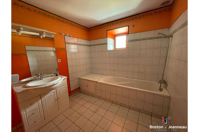 Maison en pierres à Neuvillalais 72