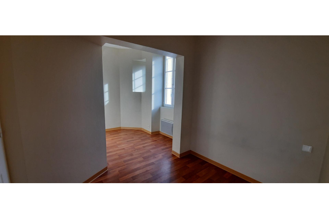 T2 apartment Gare district in Laval