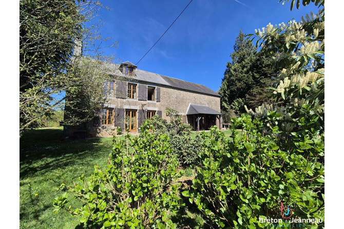 Corps de ferme sur 8 hectares secteur Domfront