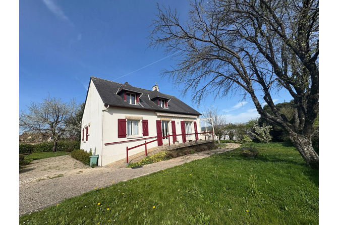 Maison sur 1 ha 54 à Ernée