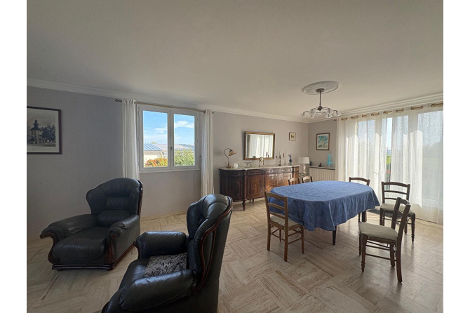 Maison sur 1 ha 54 à Ernée