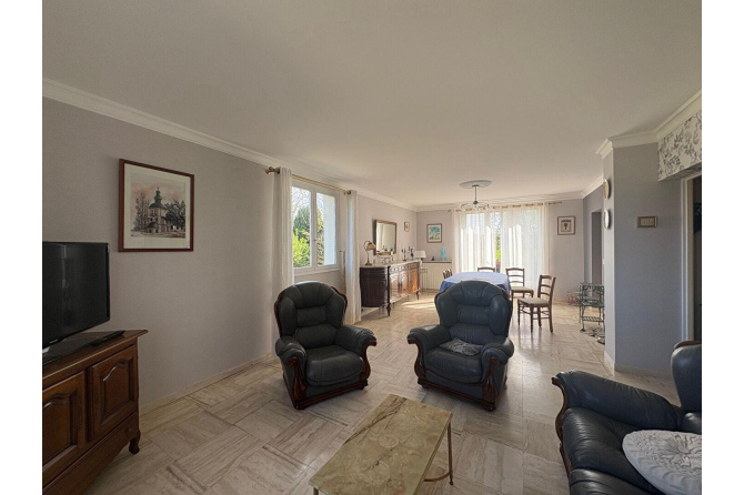 Maison sur 1 ha 54 à Ernée